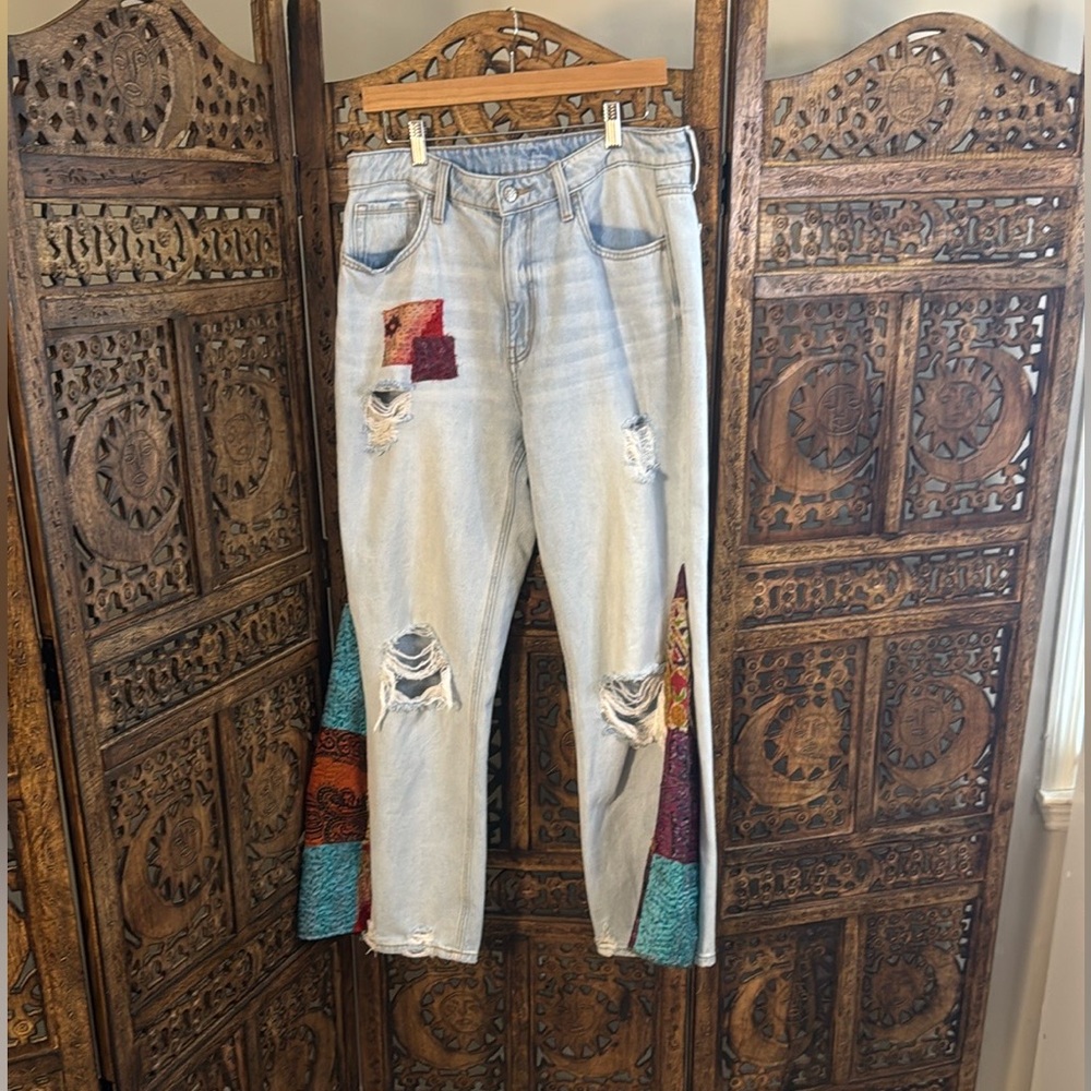 BLOOMWOOD Handmade upcylced Kantha Patchwork Distressed Light Blue Jeans
